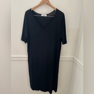 Carly Jean Los Angeles Black V-Neck Midi T-Shirt Dress - Size Medium